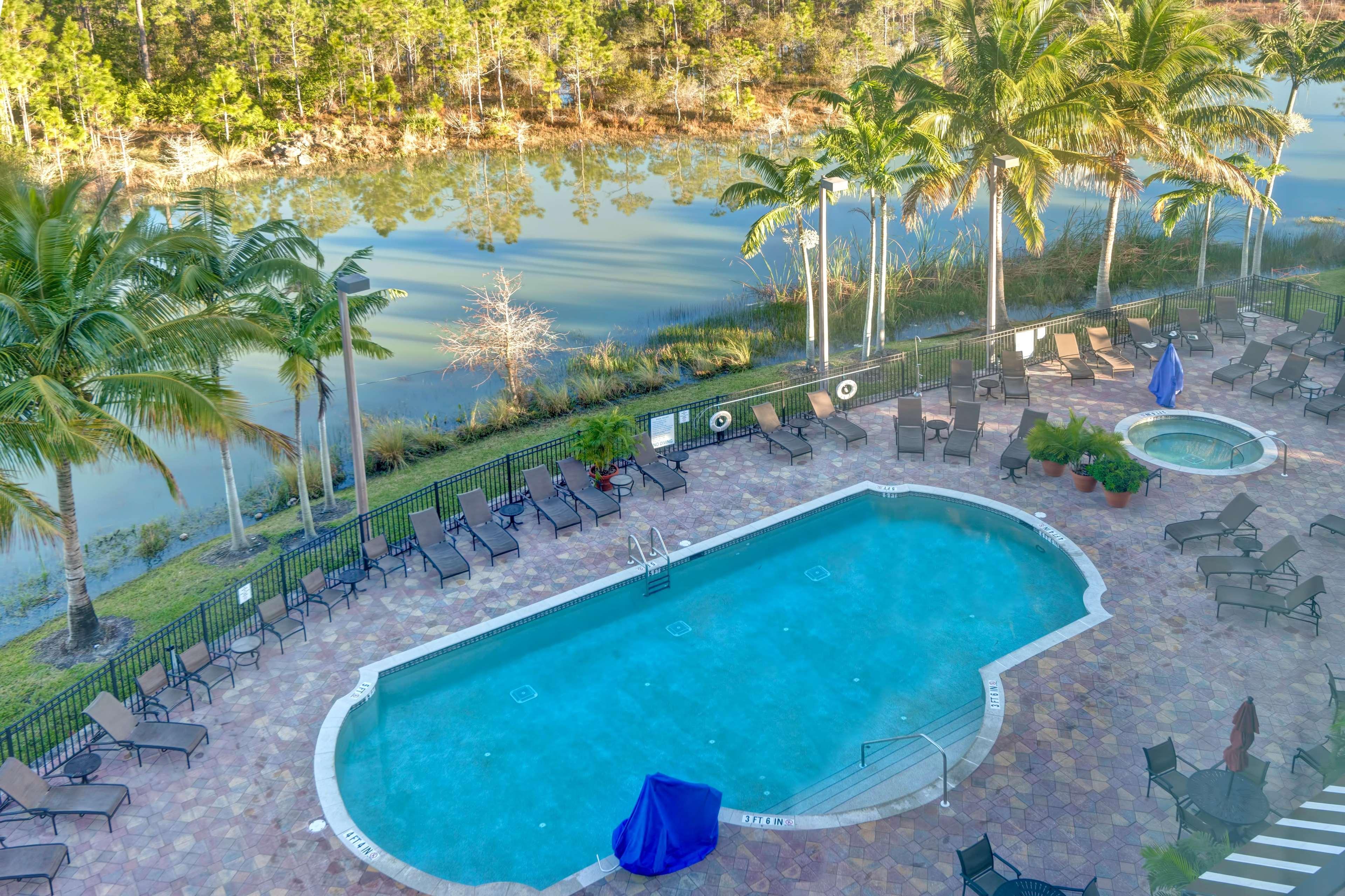 Embassy Suites Fort Myers - Estero Exterior foto