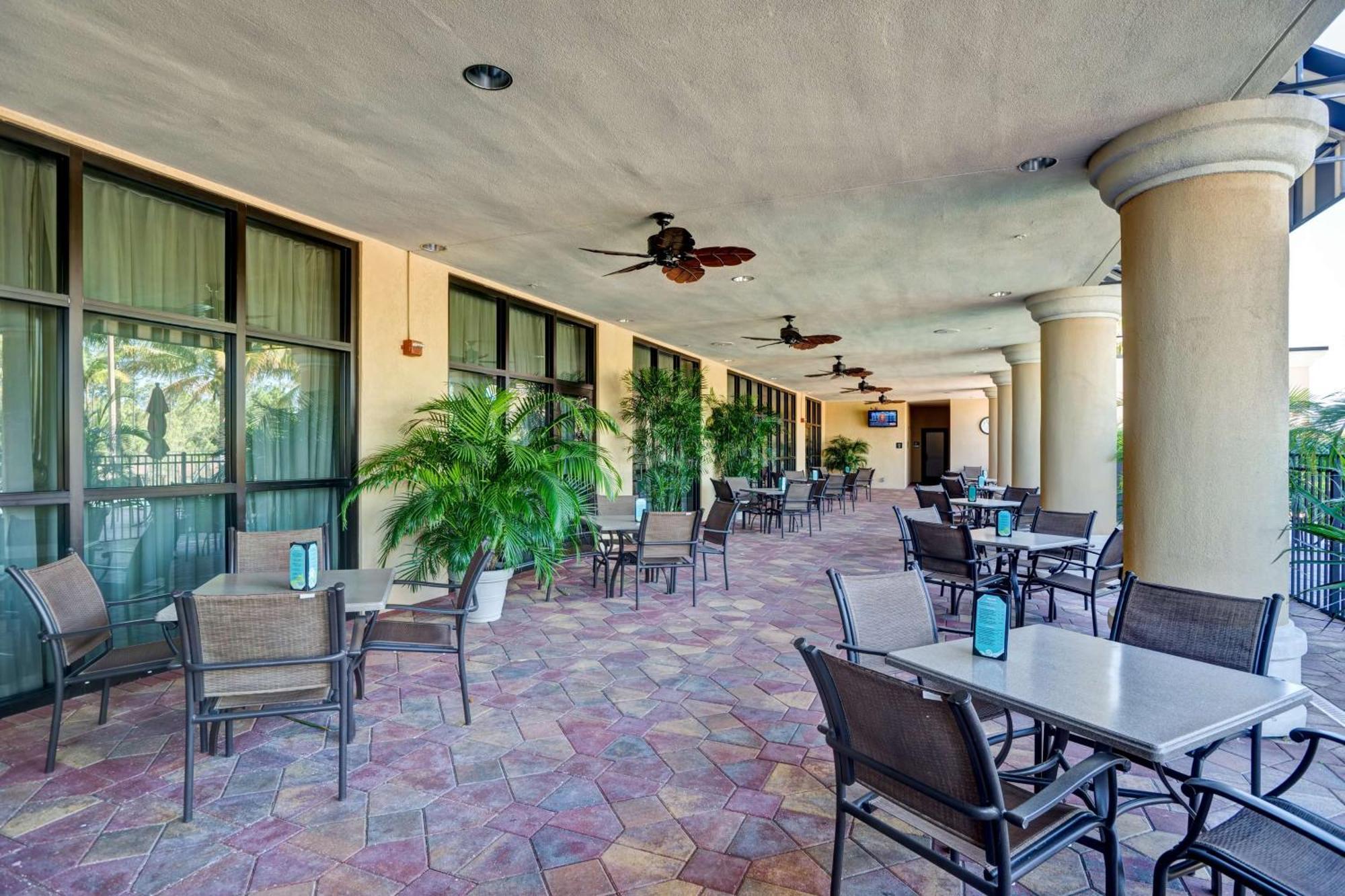 Embassy Suites Fort Myers - Estero Exterior foto