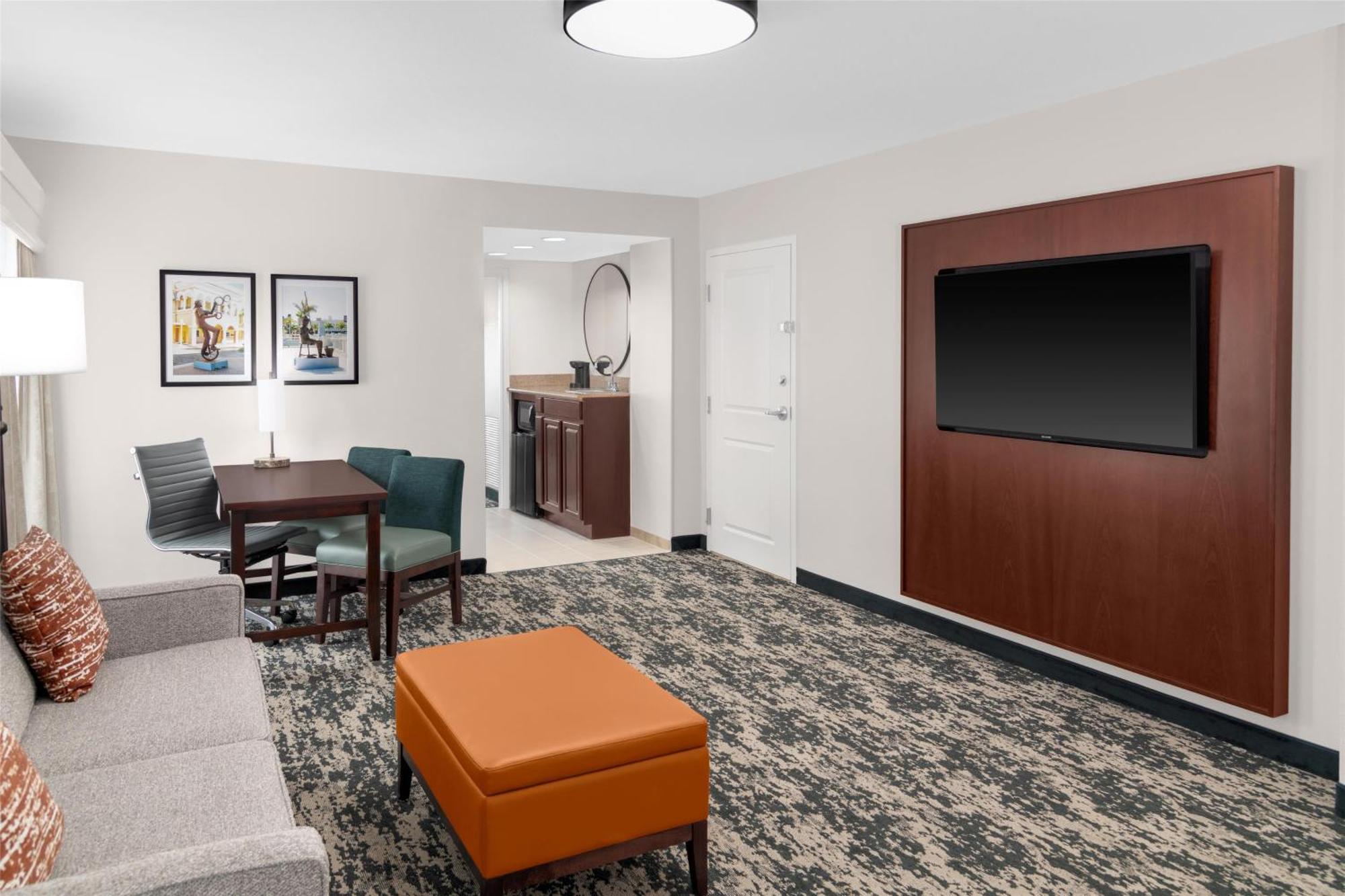 Embassy Suites Fort Myers - Estero Exterior foto