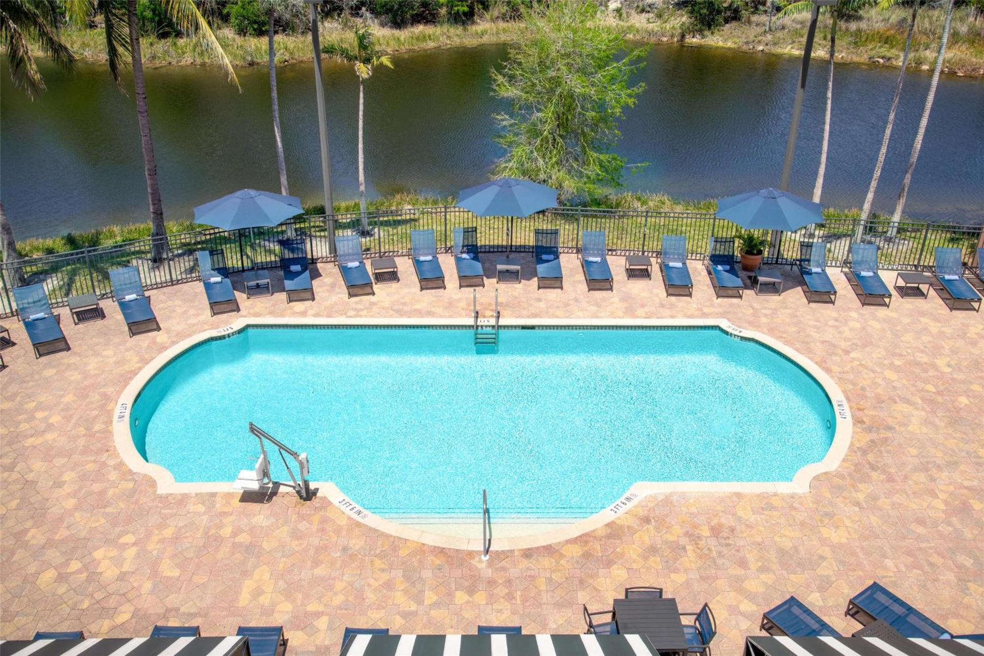 Embassy Suites Fort Myers - Estero Exterior foto