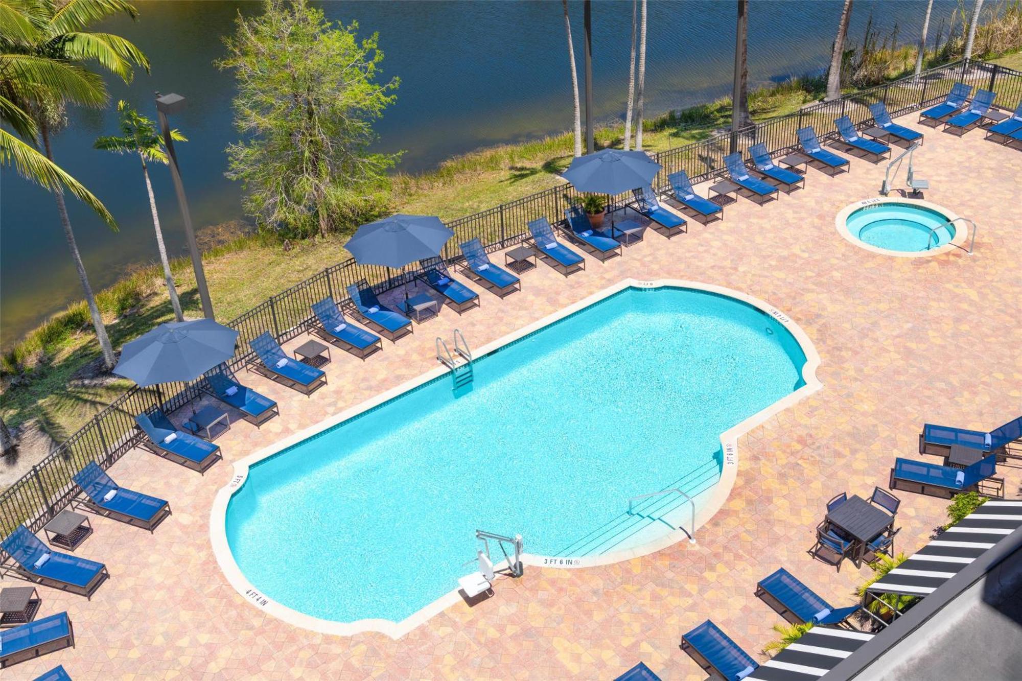 Embassy Suites Fort Myers - Estero Exterior foto